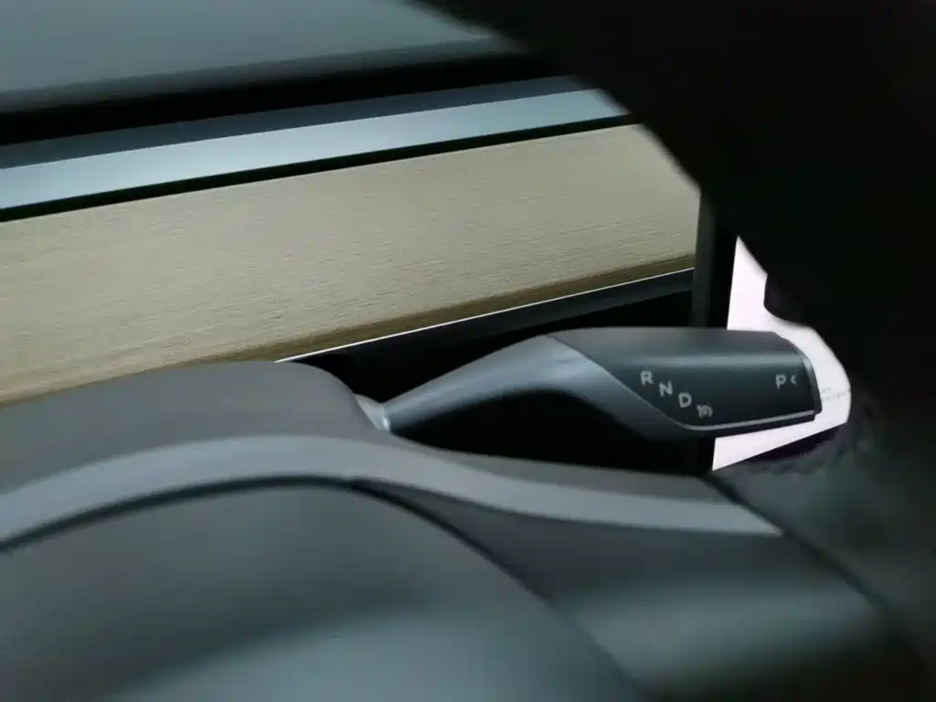 Tesla Model Y — миниатюра 14