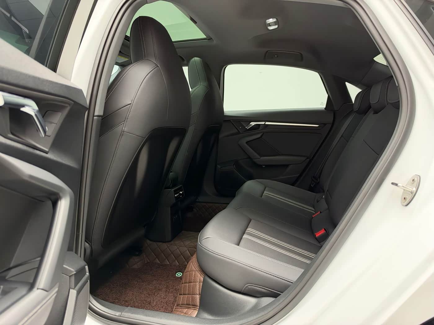 Audi A3 1.4 л 2023 г. Белый, пробег 21000 км