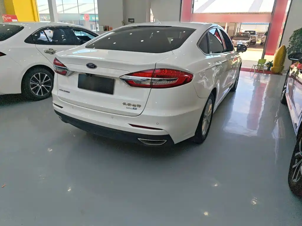 Ford Mondeo — миниатюра 6