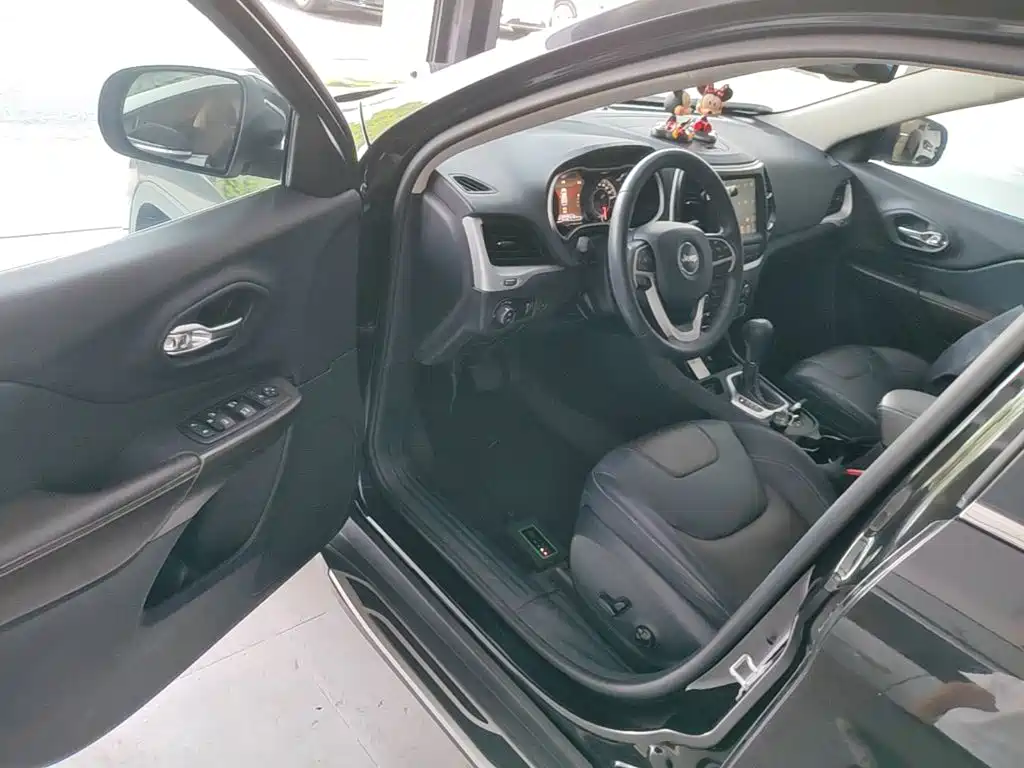Jeep Cherokee — миниатюра 16