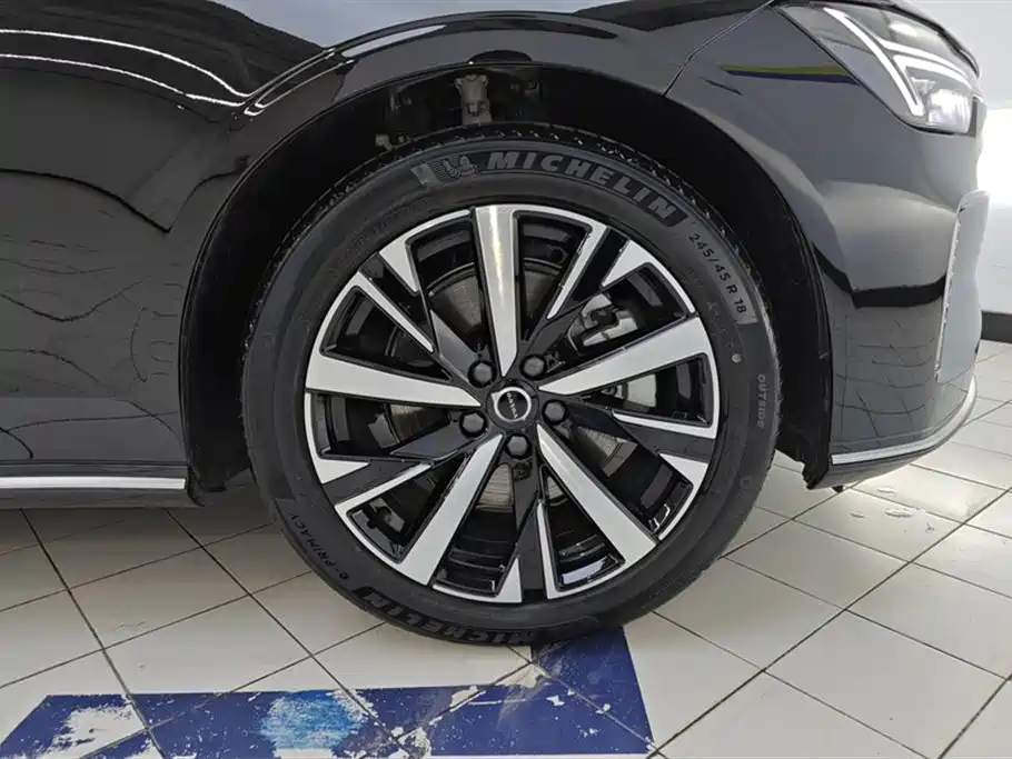 Volvo S90 2026 B5 Luxury