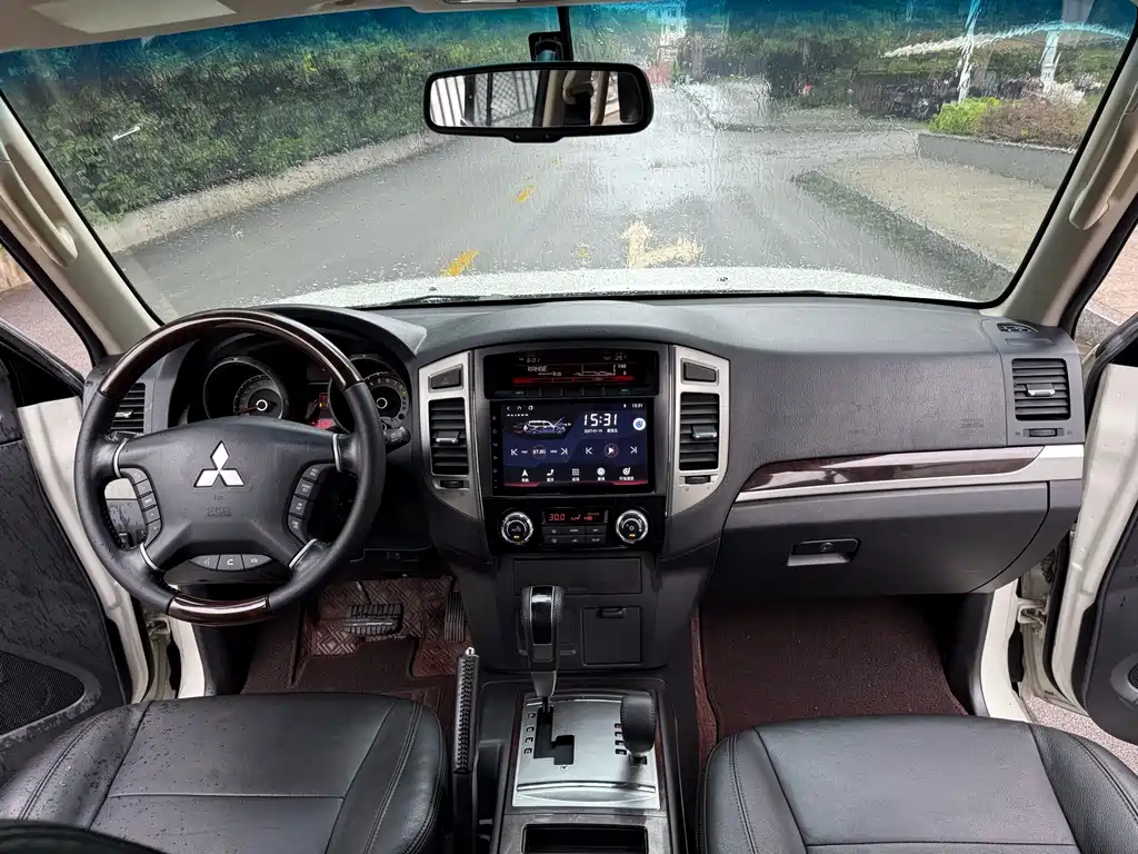 Mitsubishi Pajero (Import) — миниатюра 11