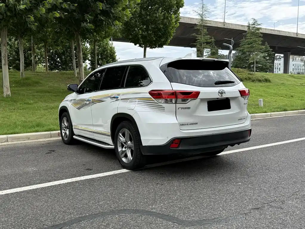 Toyota Highlander 2021 2.0T Luxury 7 мест