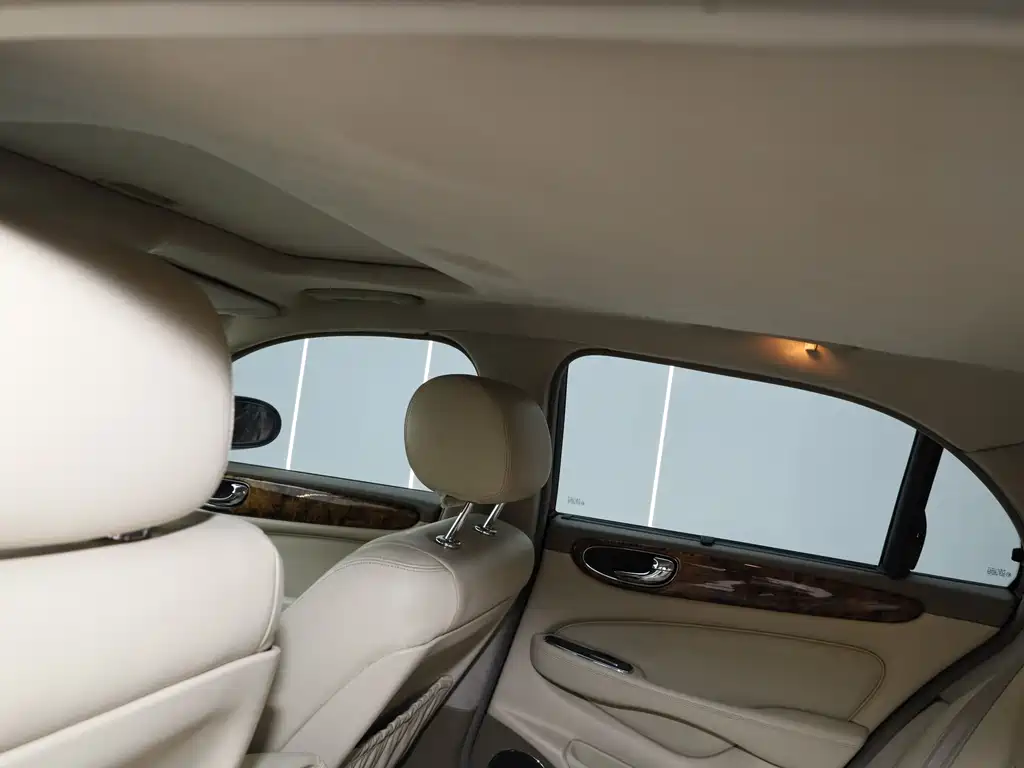 Jaguar XJ — миниатюра 10