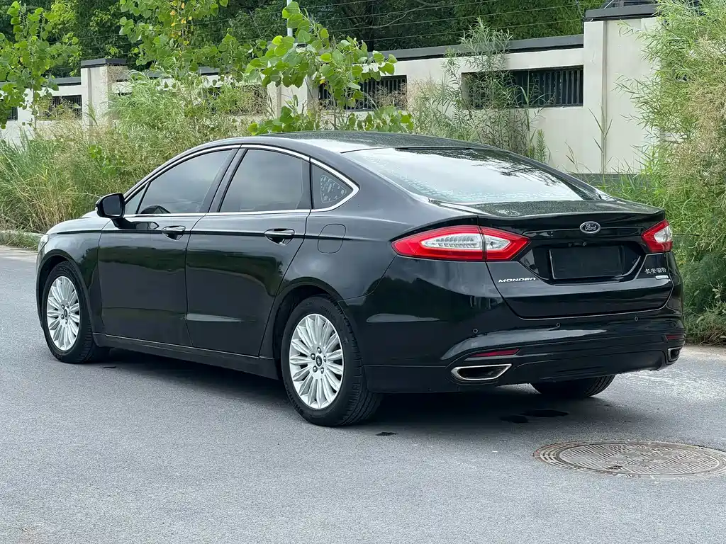 Ford Mondeo — миниатюра 7