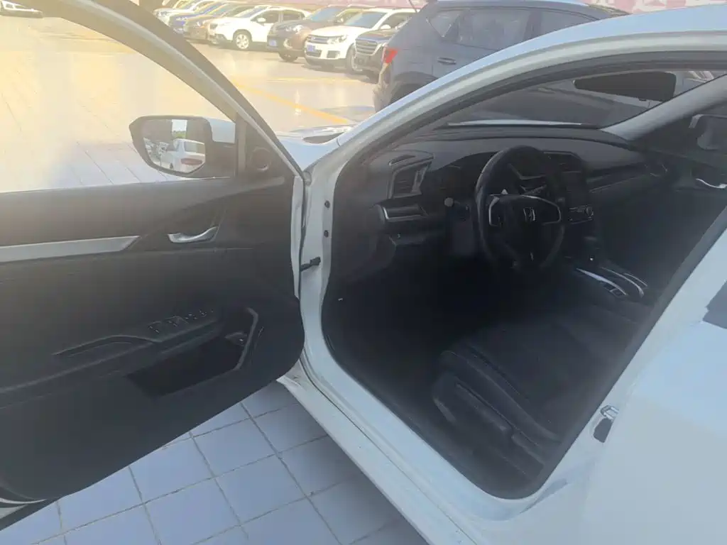 Honda Civic — миниатюра 16