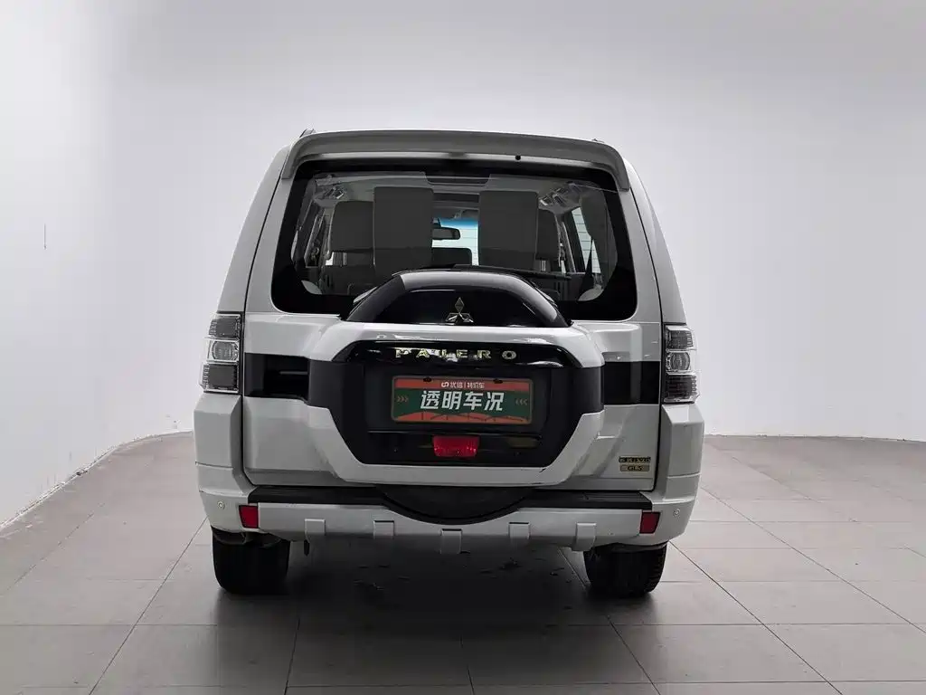 Mitsubishi Pajero (Import) — миниатюра 4