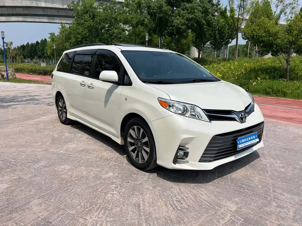 Toyota Sienna — миниатюра 7