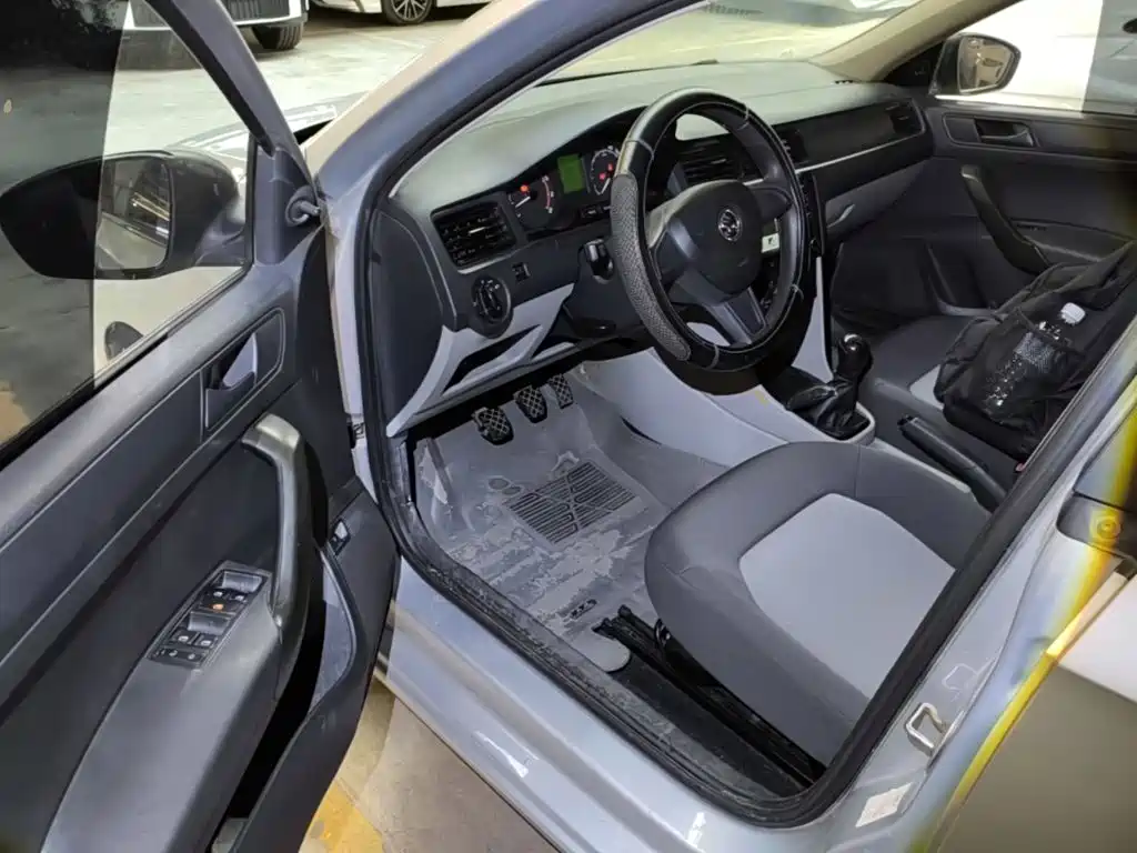 Skoda Rapid — миниатюра 16
