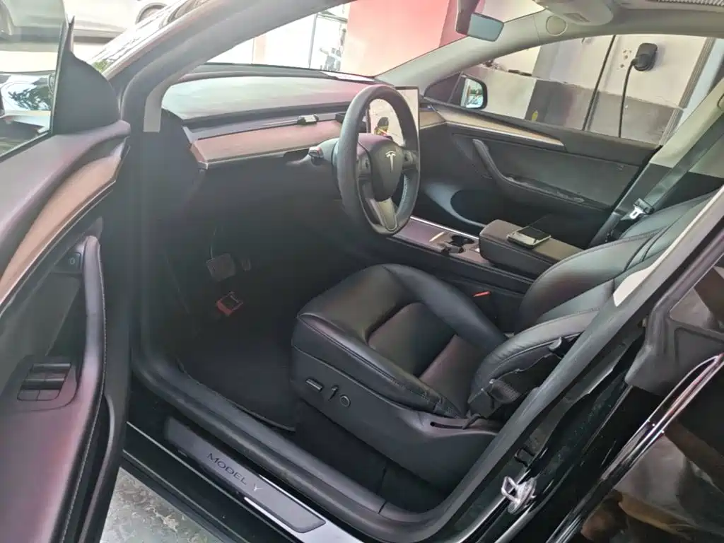 Tesla Model Y — миниатюра 16