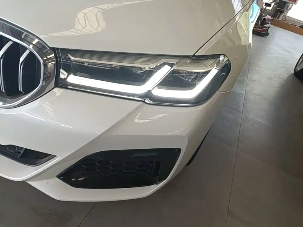 BMW 5 Series — миниатюра 24