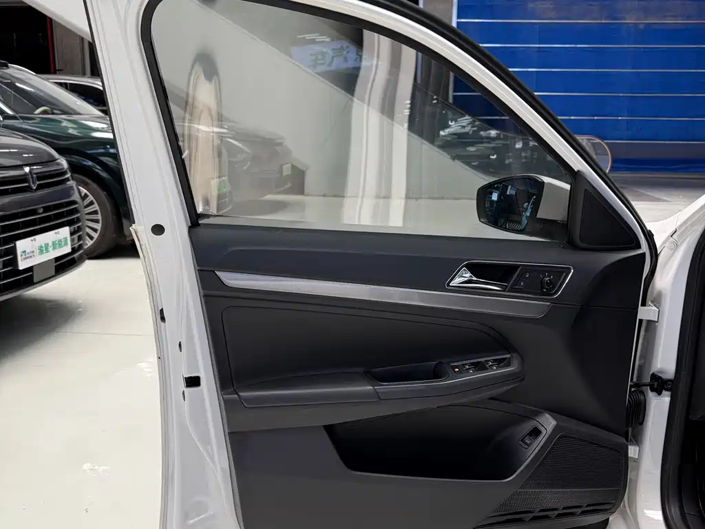 Volkswagen Lavida — миниатюра 9