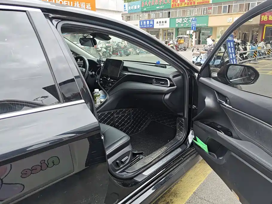 Toyota Camry — миниатюра 8