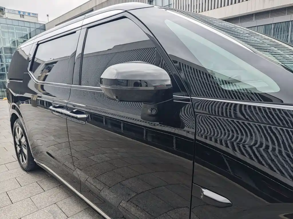 Volvo EM90 — миниатюра 7