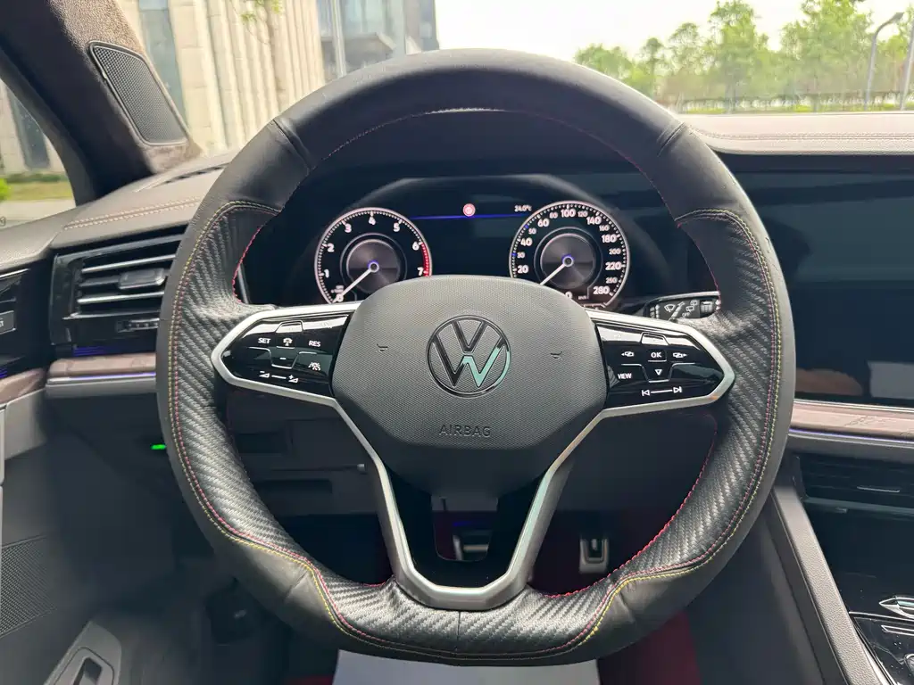 Volkswagen Touareg 3.0TSI Sharp Enjoy Edition Classic Sport Package, фото 15