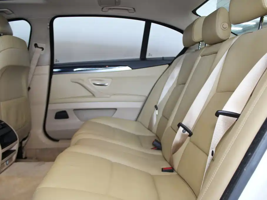 BMW 5 Series — миниатюра 8