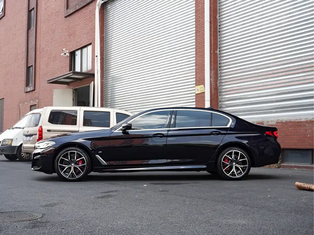 BMW 5 Series — миниатюра 7
