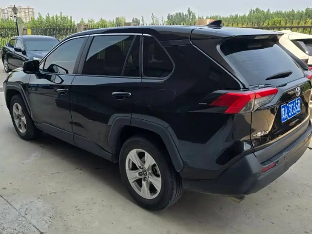 Toyota RAV4 — миниатюра 5