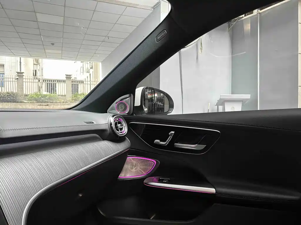 Mercedes-Benz C-Class — миниатюра 8
