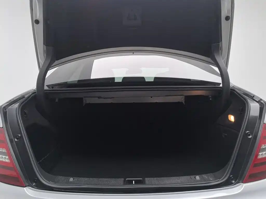 Mercedes-Benz C-Class — миниатюра 16