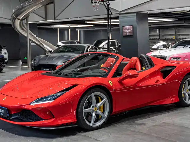 FERRARI F8 2022