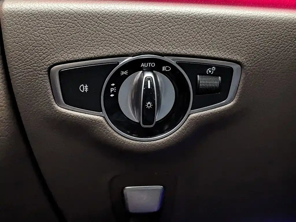 Mercedes-Benz E-Class — миниатюра 21