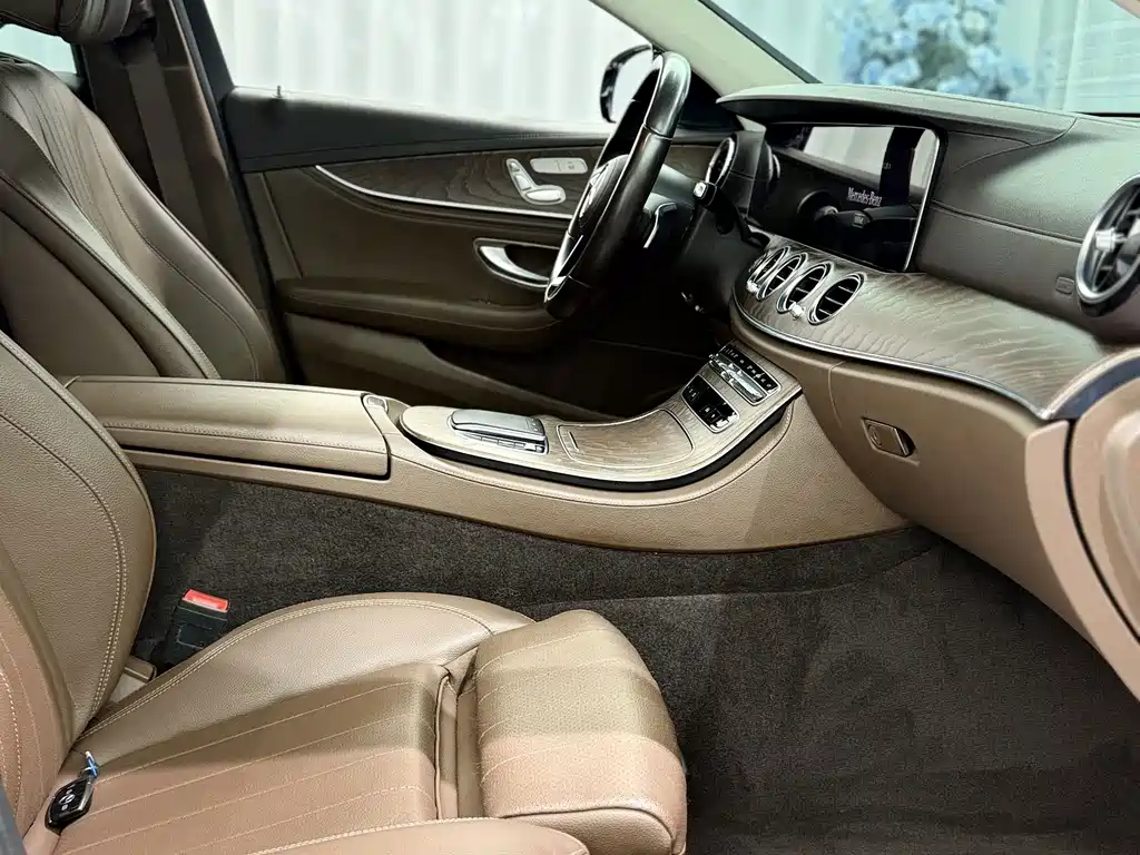 Mercedes-Benz E-Class — миниатюра 6