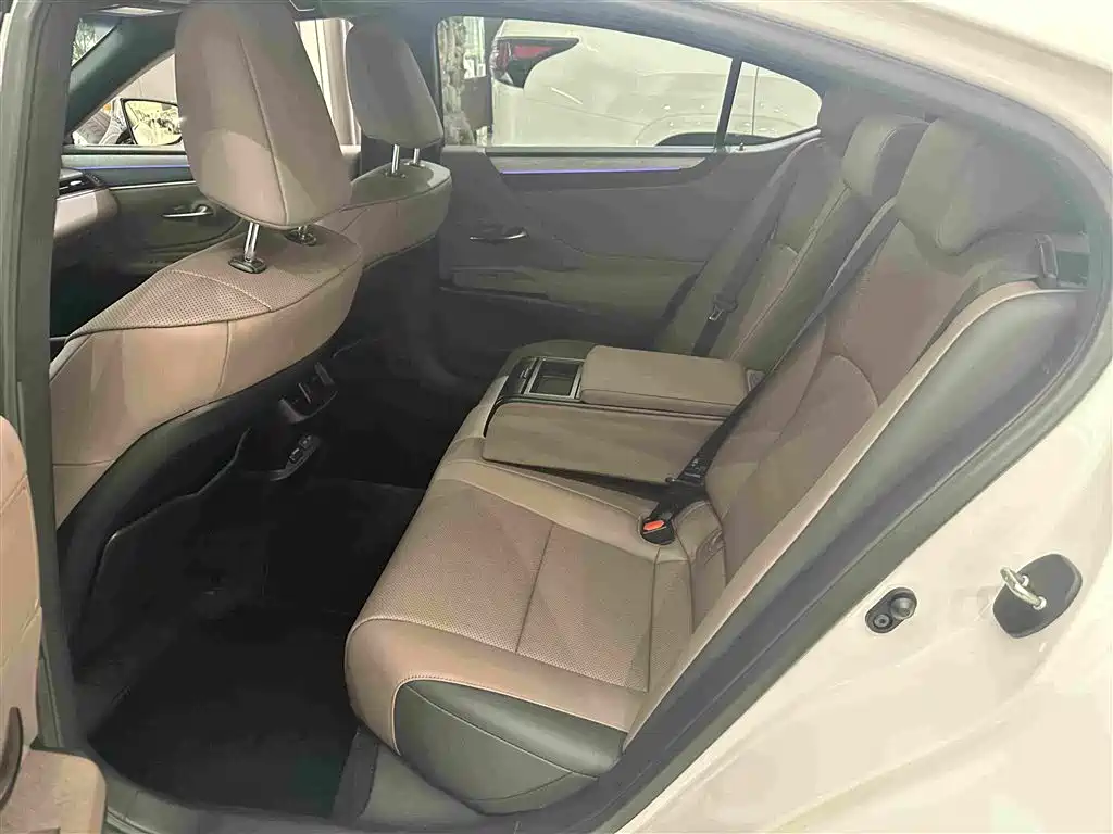Lexus ES — миниатюра 14