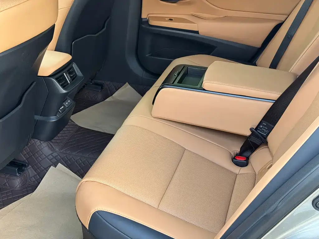 Lexus ES — миниатюра 7