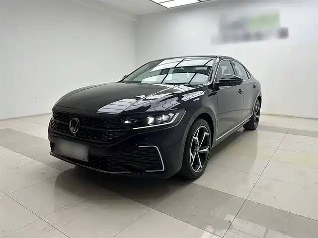 VOLKSWAGEN PASSAT 2024