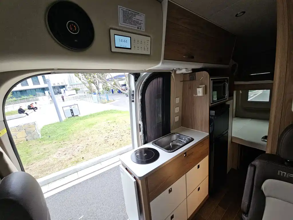 MAXUS V90 RV — миниатюра 11