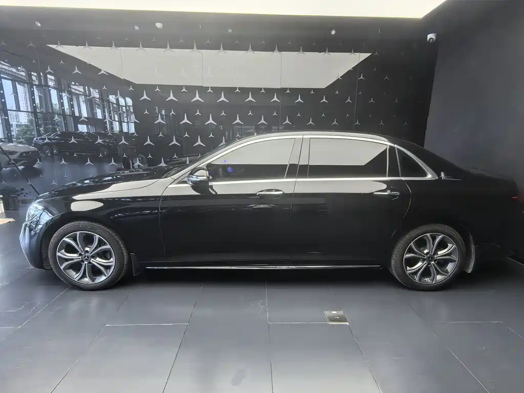 Mercedes-Benz E-Class — миниатюра 12