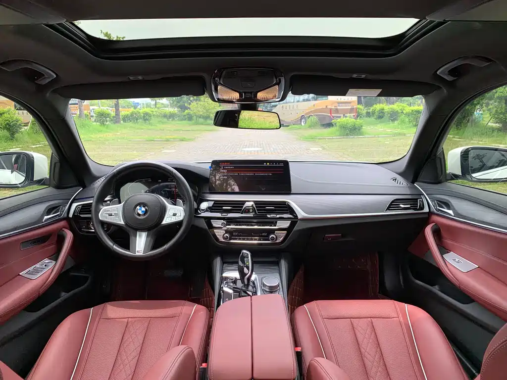 BMW 5 Series — миниатюра 13
