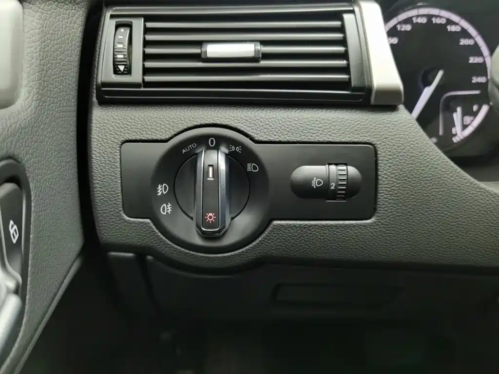 Qoros Qoros 3 — миниатюра 21
