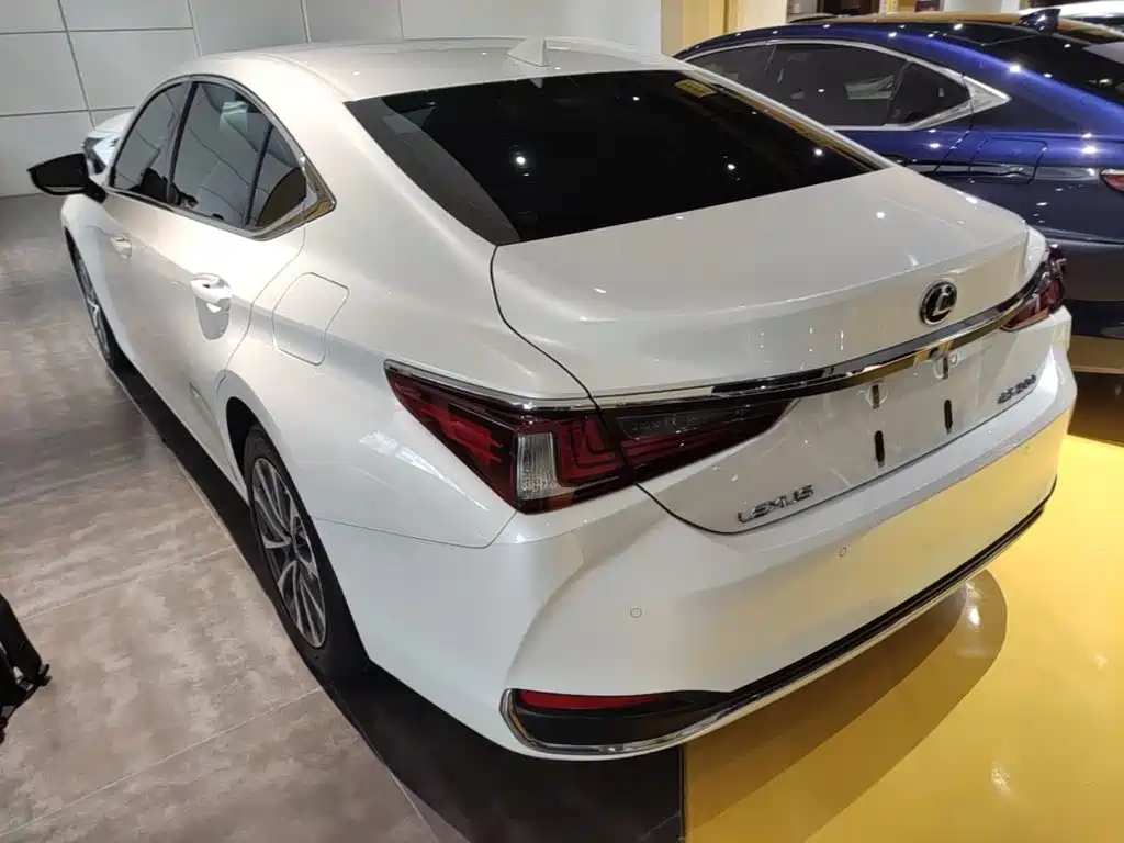 Lexus ES — миниатюра 5