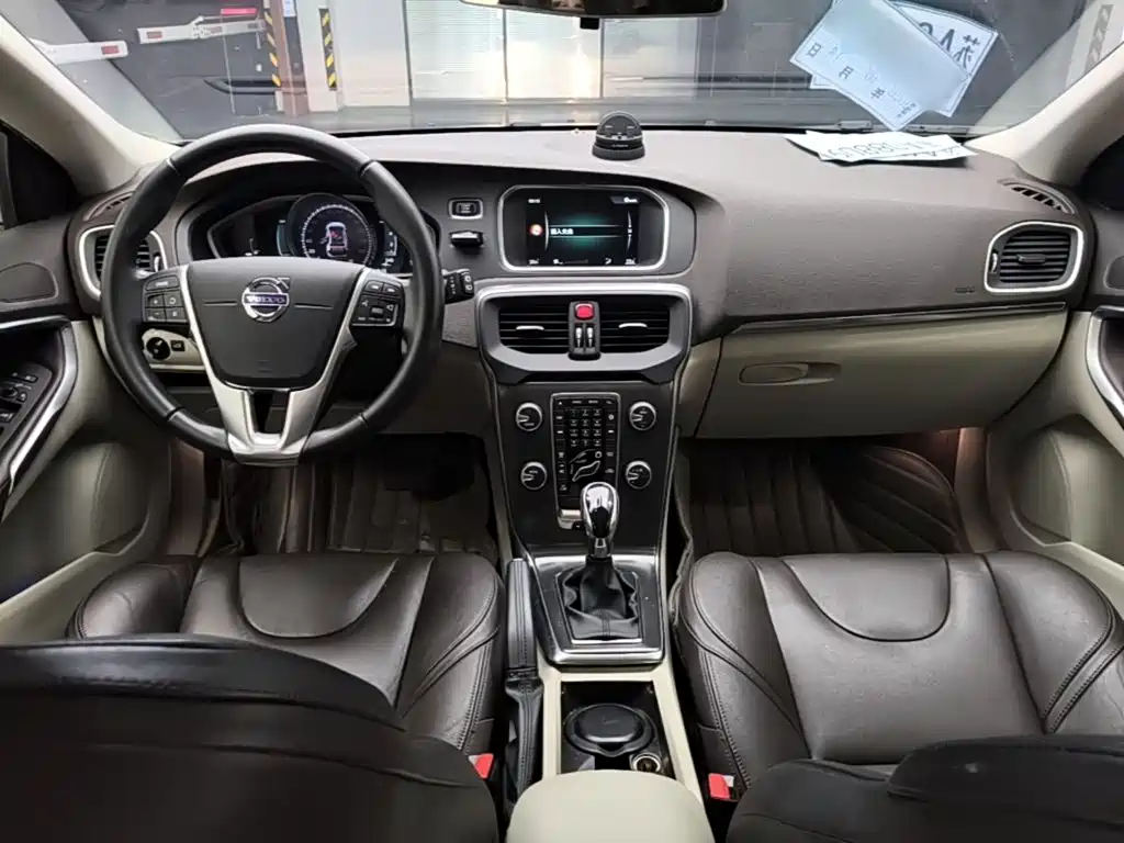 Volvo V40 — миниатюра 10