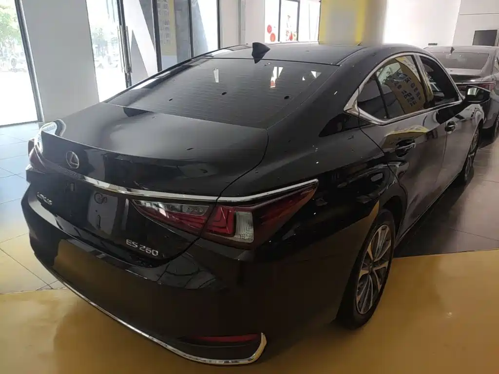 Lexus ES — миниатюра 7