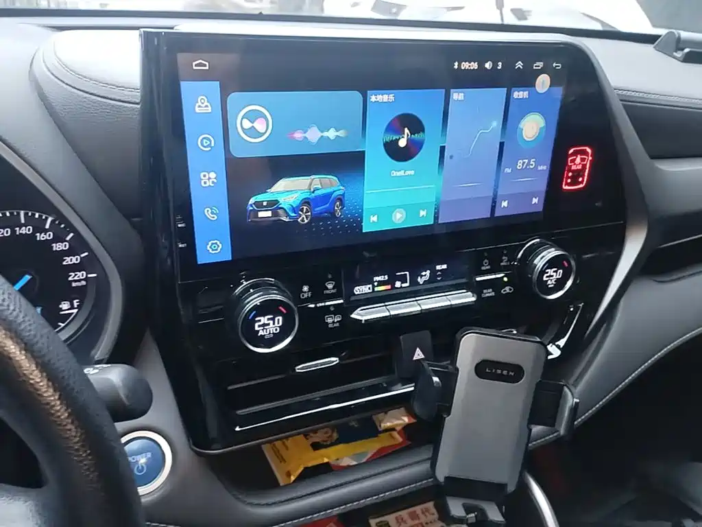 Toyota Crown Kluger — миниатюра 13