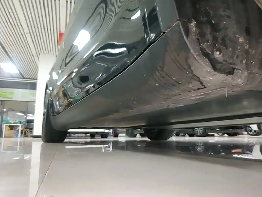 Tesla Model Y — миниатюра 21