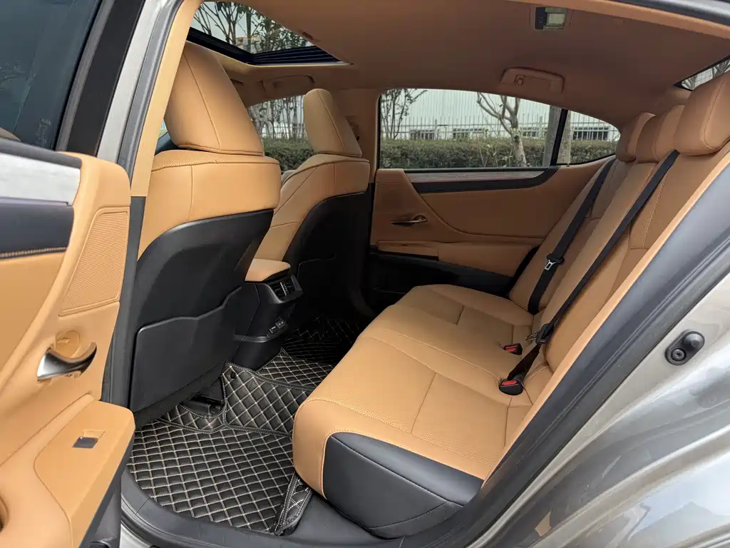 Lexus ES — миниатюра 8