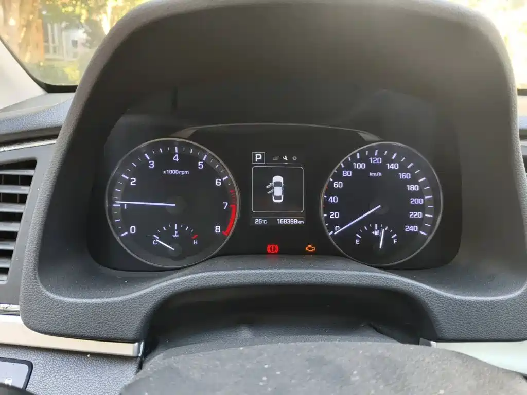 Hyundai Elantra — миниатюра 8