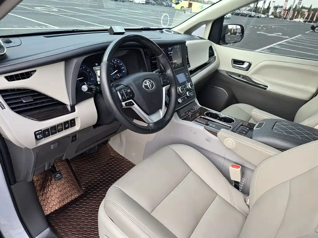 Toyota Sienna — миниатюра 14