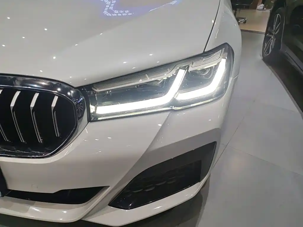BMW 5 Series — миниатюра 24