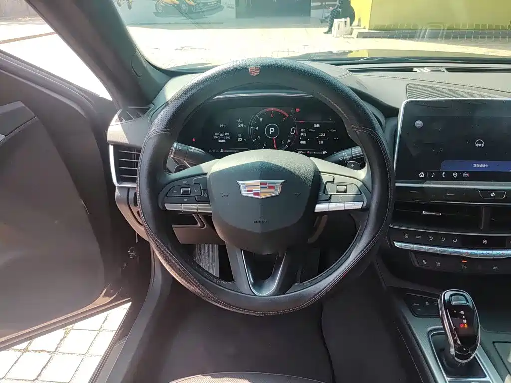 Cadillac CT5 2023 28T