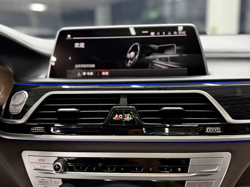 BMW 7 Series — миниатюра 12