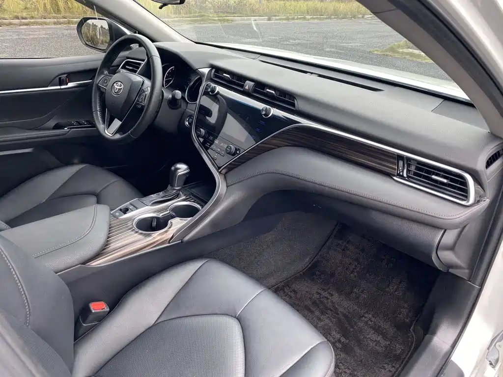 Toyota Camry — миниатюра 17