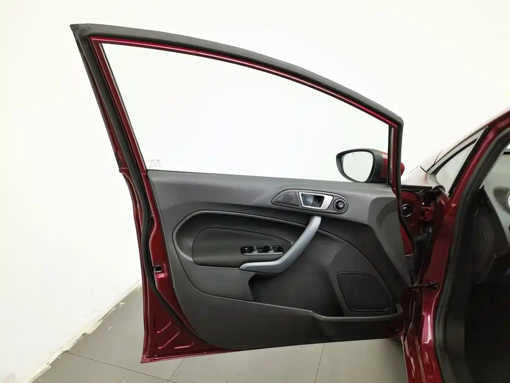 Ford Fiesta — миниатюра 8