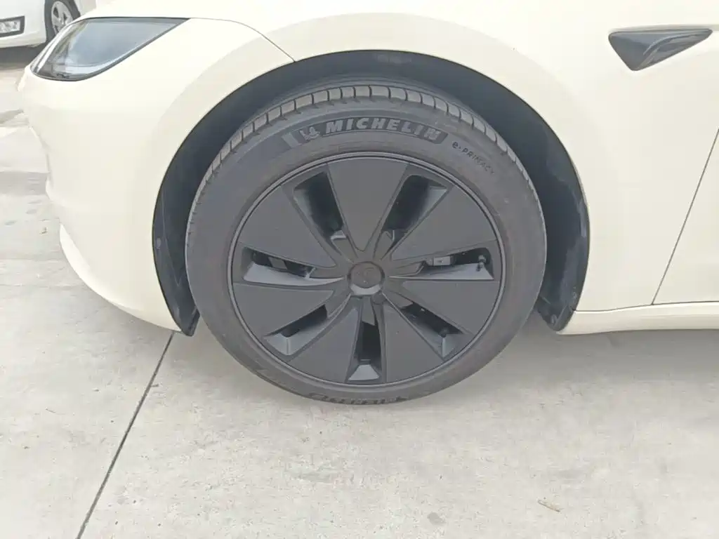 Tesla Model 3 — миниатюра 23