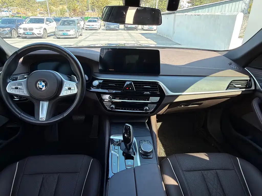 BMW 5 Series — миниатюра 9