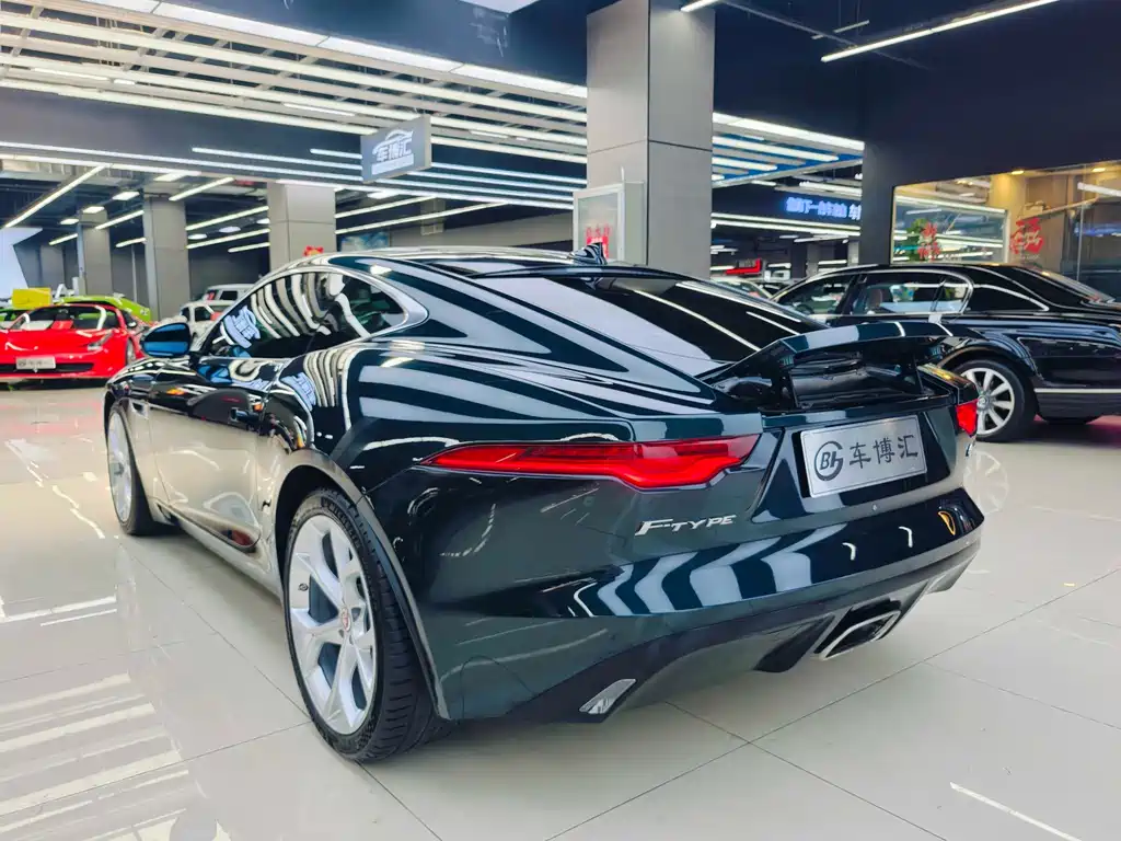 Jaguar F-Type 2021 P300